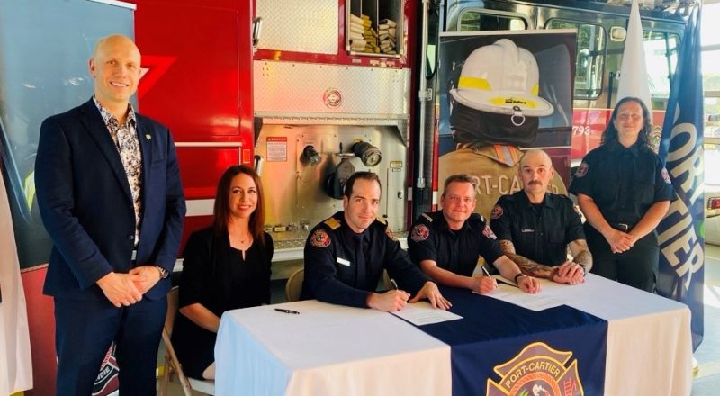 Signature de la nouvelle convention collective des pompiers et<br>pompières de la Ville de Port-Cartier